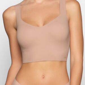 SKIMS Small DD Naked Plunge Neck Tank Bra